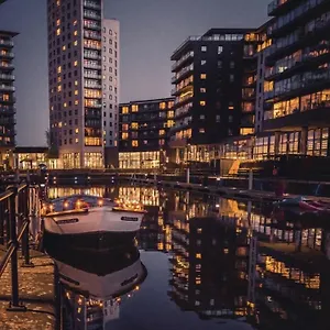 Apartment Deluxe Apt, Riverside Canal View&free Parking, Leeds (West Yorkshire)